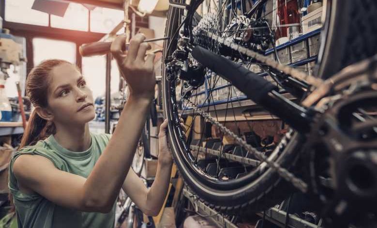 Avant de chevaucher votre vélo, une petite révision s'impose ! Voici les principaux points de contrôle à vérifier