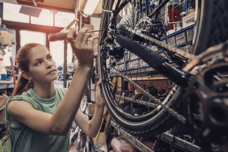 Avant de chevaucher votre vélo, une petite révision s'impose ! Voici les principaux points de contrôle à vérifier