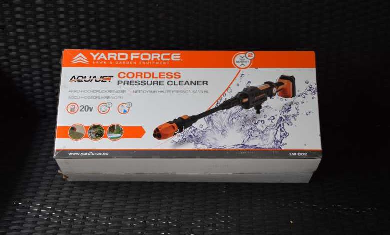 Nous avons testé le nettoyeur compact Aquajet de YardForce