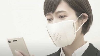 Une société japonaise invente un masque de protection avec un amplificateur et un traducteur intégré