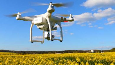 Des scientifiques travaillent sur un drone lanceur de "bulles de savons" pour polliniser les fleurs des arbres fruitiers