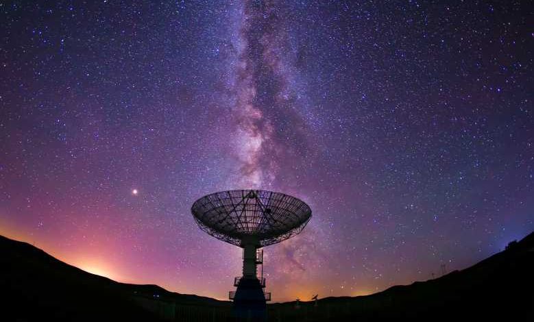 Espace : des astronomes ont découvert des sursauts radio rapides et réguliers