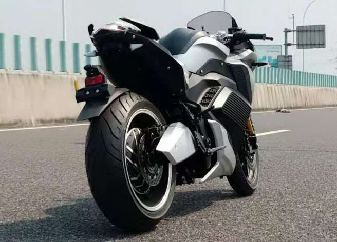Urbet Nura : la moto électrique sportive qui allie vitesse et autonomie