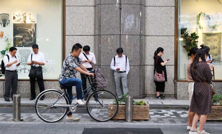 Japon : dans la ville de Yokohama, il est formellement interdit de marcher les yeux rivés sur son smartphone !