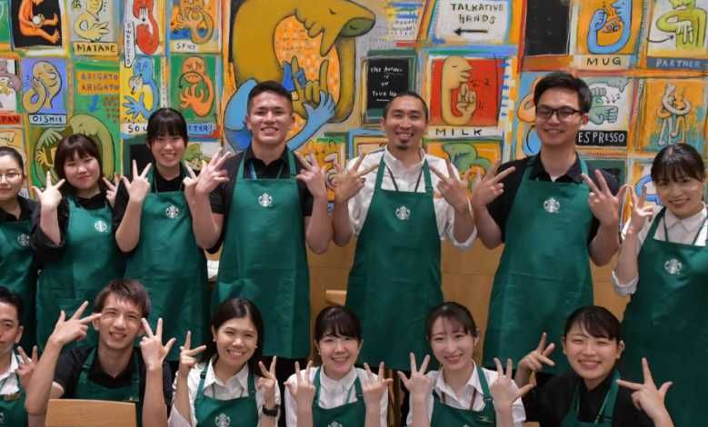 Japon : Starbucks ouvre le premier café dédié à la langue des signes !