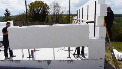 Cette entreprise fabrique des maisons à énergie positive avec d'énormes "blocs LEGO" en polystyrène
