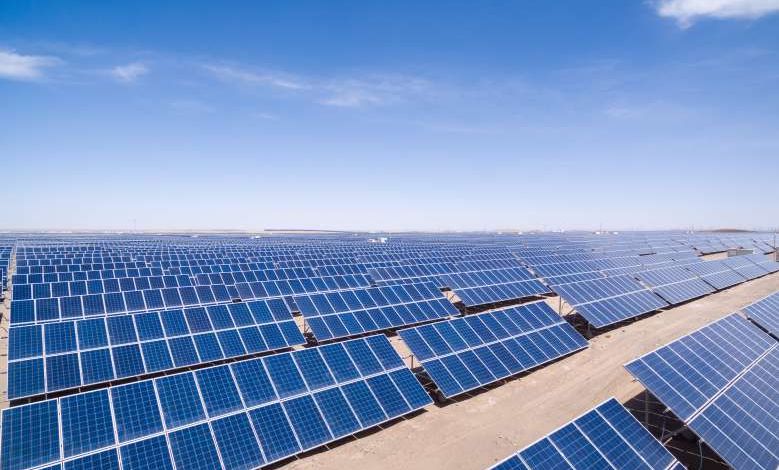 Energie : la plus grande centrale solaire du monde devrait voir le jour en 2022 aux Emirats Arabes Unis