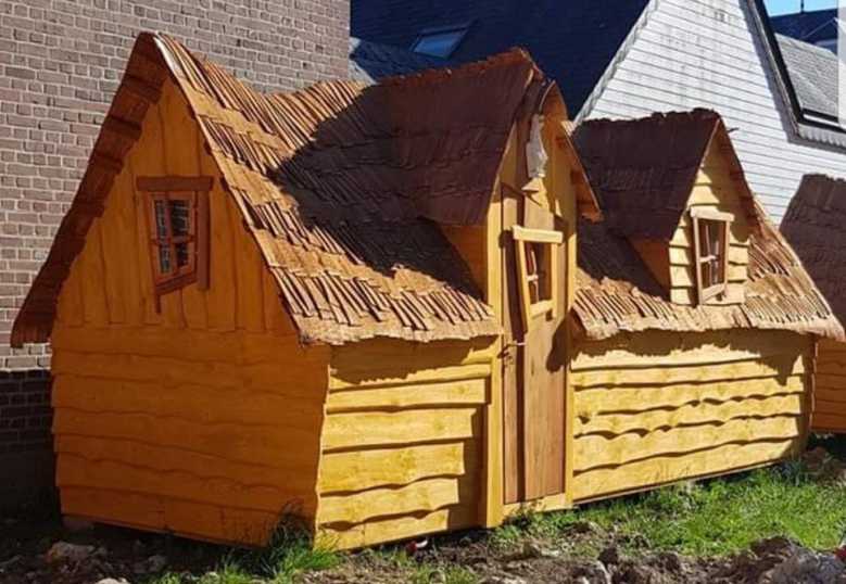 Dans la ville de Forges-Les-Eaux (76), vous pouvez désormais dormir dans des cabanes de sorcières à l'Antre de Gadag !