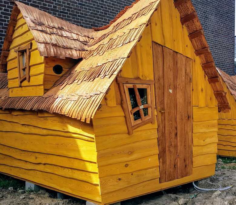Dans la ville de Forges-Les-Eaux (76), vous pouvez désormais dormir dans des cabanes de sorcières à l'Antre de Gadag !