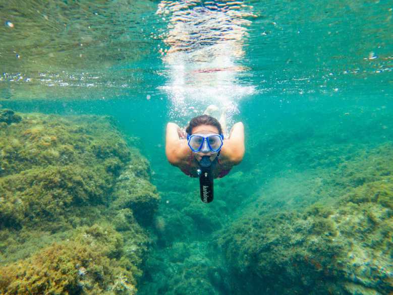 Karbones : une mini bouteille de plongée pour nager librement jusqu’à 12 minutes sous l’eau