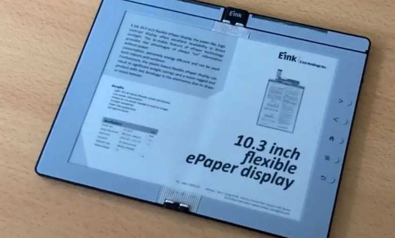 E INK dévoile le nouveau design de sa liseuse pliante, comme un livre....