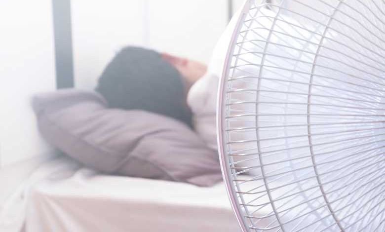 Pourquoi dormir avec un ventilateur allumé est une mauvaise idée