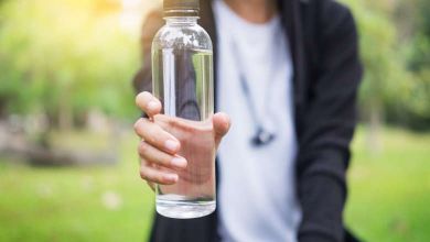Connaissez-vous ces astuces pour rafraîchir une bouteille d’eau sans utiliser de frigo ?