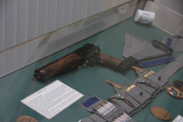 Pendant longtemps les cosmonautes exploraient l’espace avec... des armes !