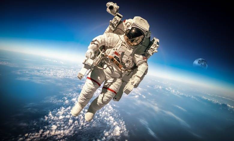 Pendant longtemps les cosmonautes exploraient l’espace avec... des armes !