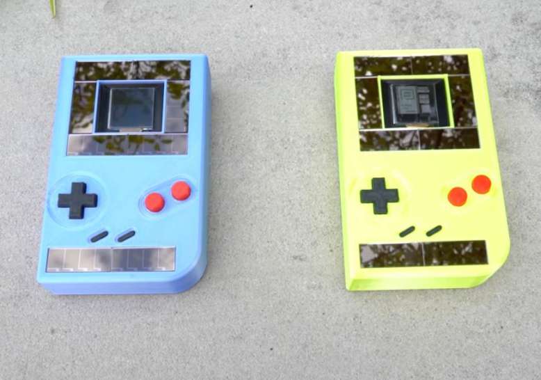 Ce Game Boy est alimenté par l'énergie solaire et la pression exercée par vos petits doigts