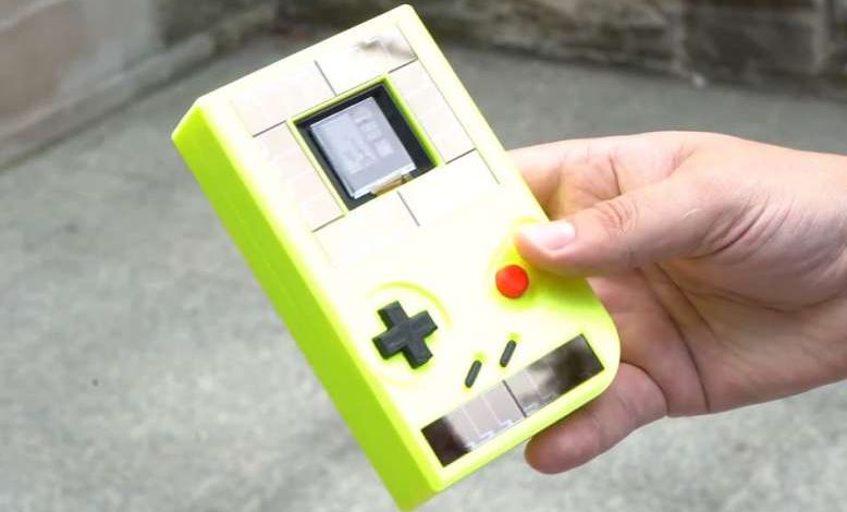 Ce Game Boy est alimenté par l'énergie solaire et la pression exercée par vos petits doigts
