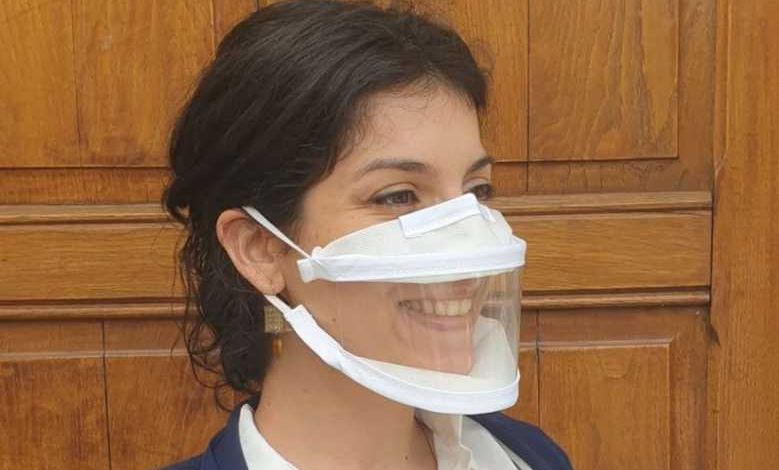 Des milliers de masques transparents inclusifs seront distribués aux enseignants français