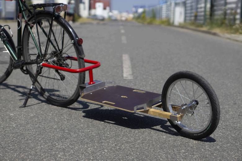 Caméléon, une ingénieuse remorque à vélos "pliable" qui s'emporte partout !