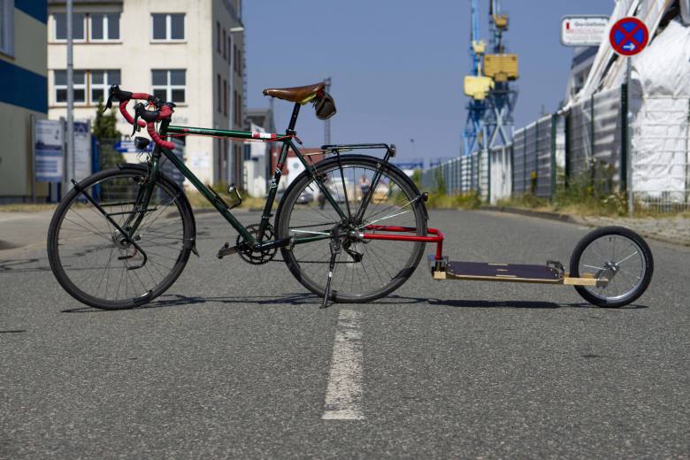 Caméléon, une ingénieuse remorque à vélos "pliable" qui s'emporte partout !