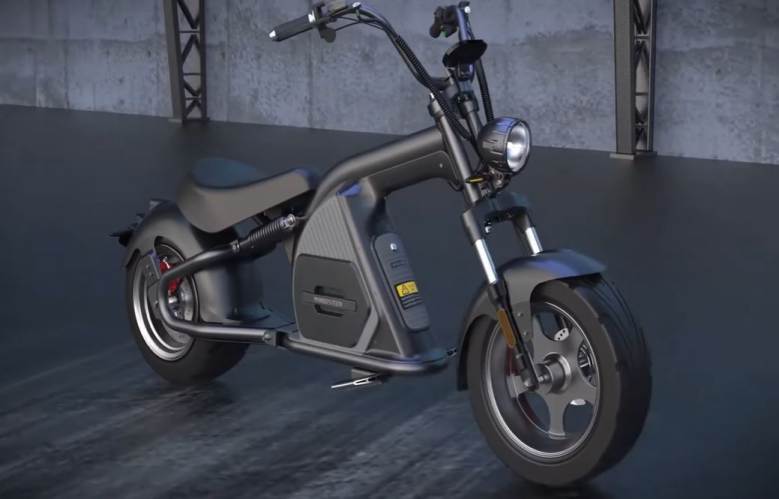 EMoS WYLD : l'étonnant scooter électrique qui reprend les codes d'un chopper américain
