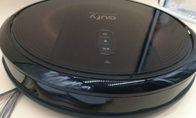 Test du Robovac G30 Edge, le robot aspirateur sans-fil d’Eufy avec capteur à infrarouge et système Spot Cleaning