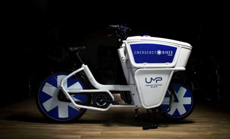 Paris : des médecins en vélo cargo pour intervenir plus rapidement et sauver des vies