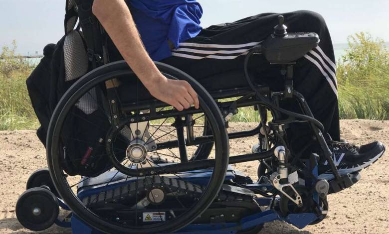 Freedom Trax : une chenillette qui transforme les fauteuils roulants en véhicule tout-terrain !