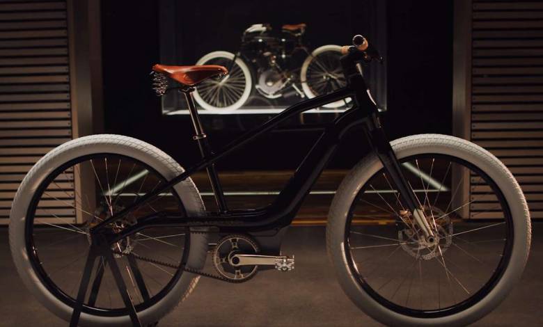 Roues blanches, selle en cuir et cadre rétro... Harley Davidson lance son vélo électrique !