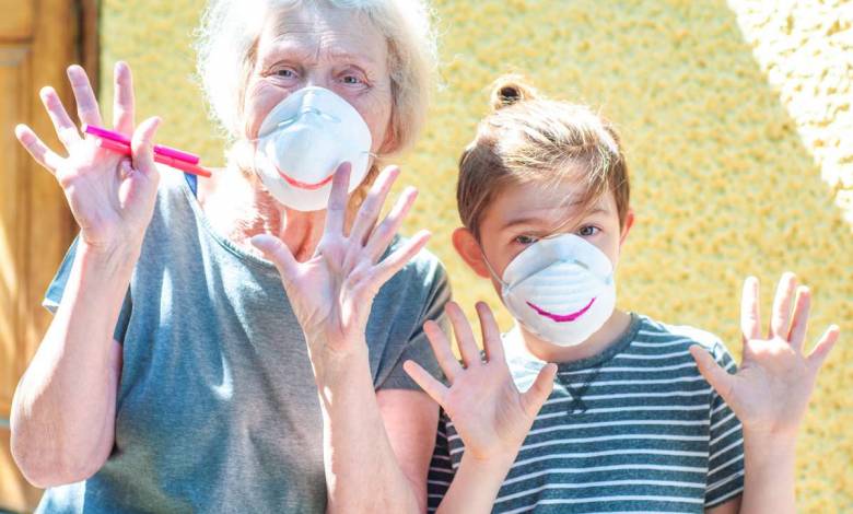 Porter un masque dès 6 ans : comment faire accepter l'idée aux plus jeunes enfants ?