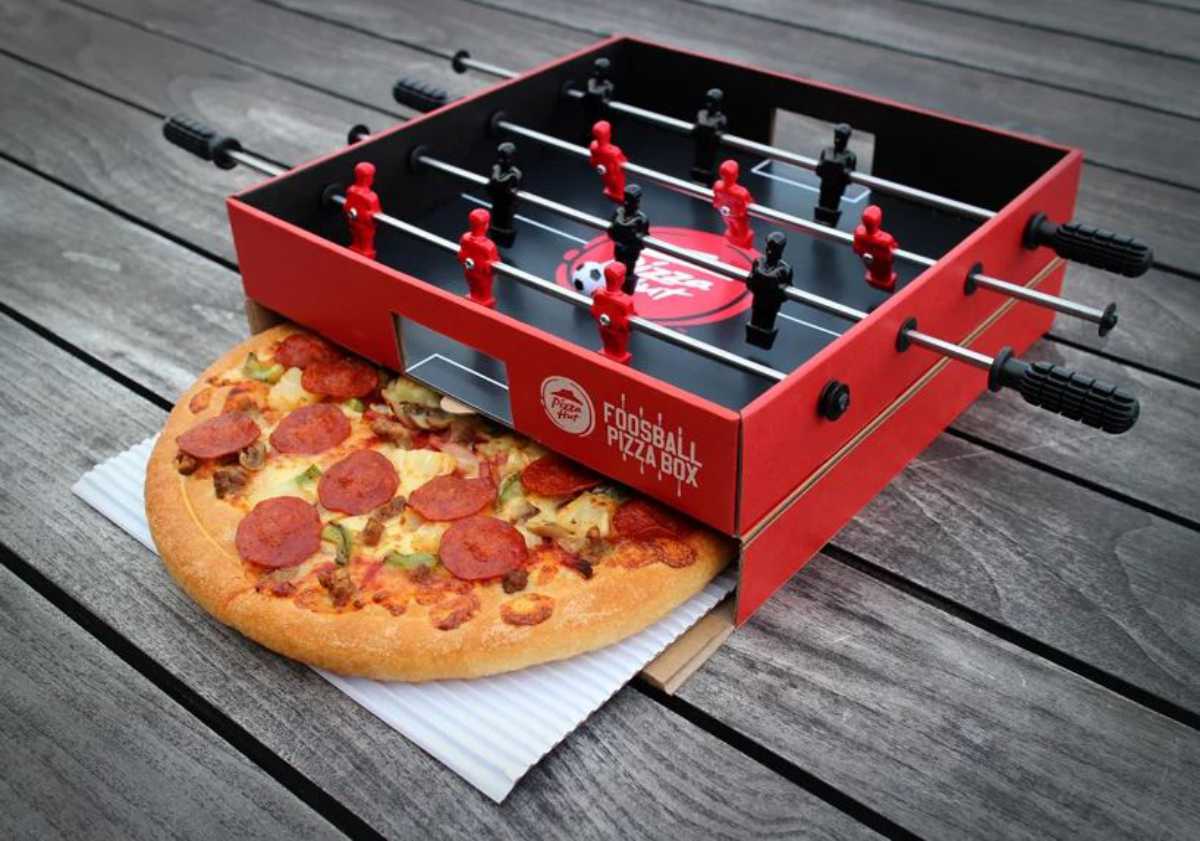 Insolite : Pizza Hut invente les boîtes à pizza / baby-foot !