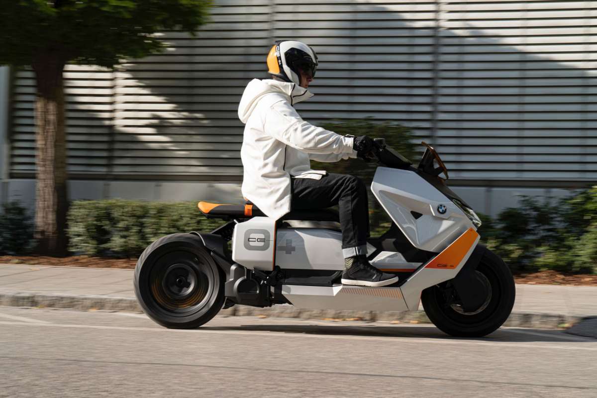 Le scooter électrique "Definition CE 04" signé BMW Motorrad nous propulse directement dans le futur !