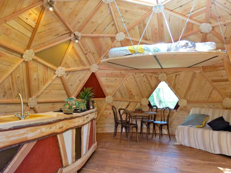 Ce jeune entrepreneur drômois fabrique des mini-maisons et d'étonnants dômes géodésiques 