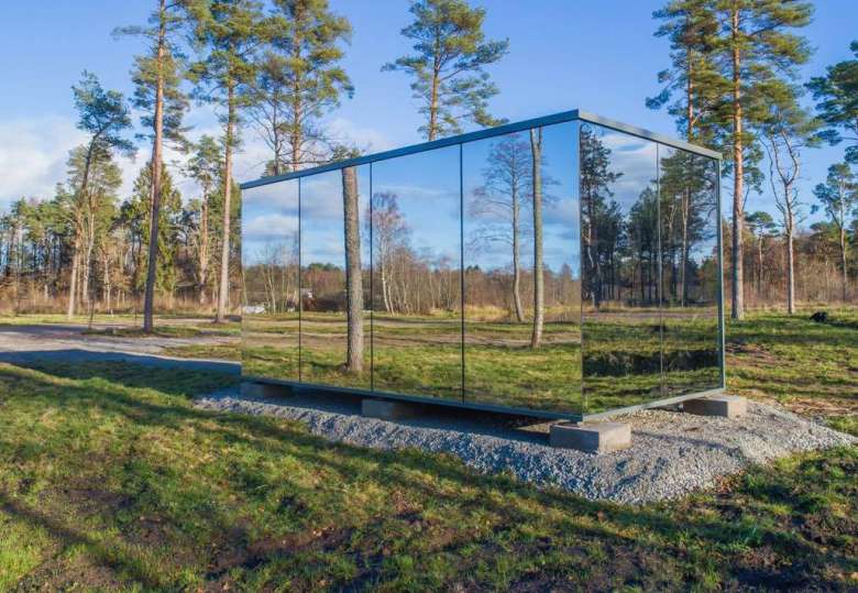 ÖÖD : une étonnante mini-maison "miroir" qui s'installe en seulement 8 heures