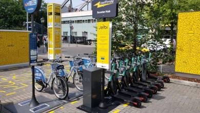 Cette entreprise veut faciliter le stationnement des trottinettes électriques avec des bornes de recharge solaires