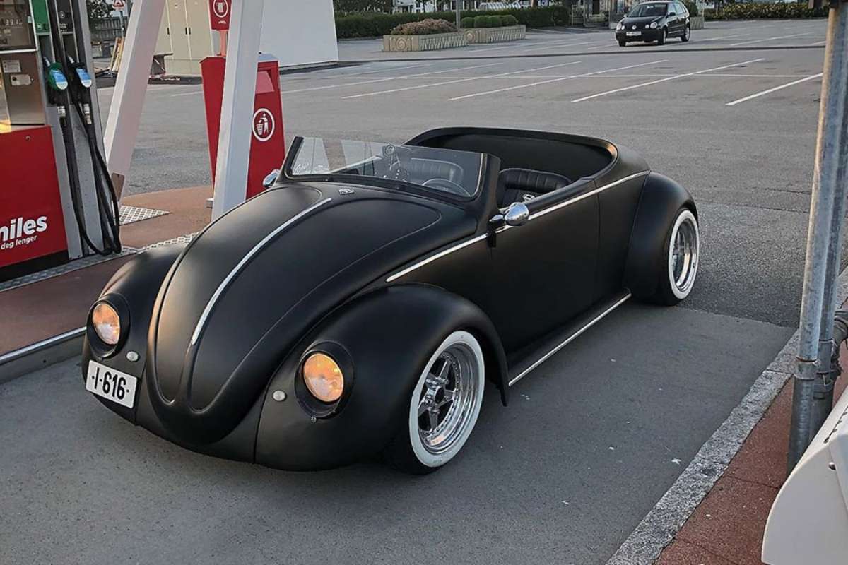 Cette Volkswagen Coccinelle transformée en roadster semble tout droit sortie d’un film de science-fiction