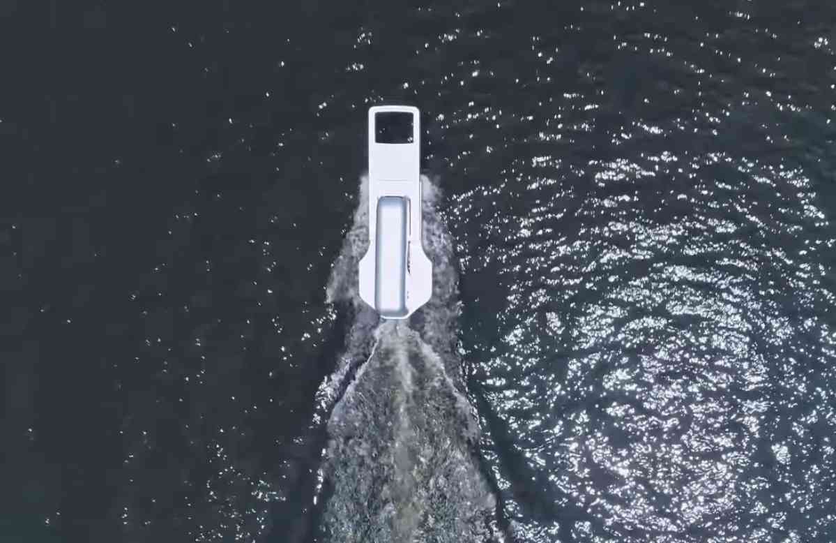 Ce bateau "fermeture éclair" donne l'illusion d'ouvrir les eaux en deux