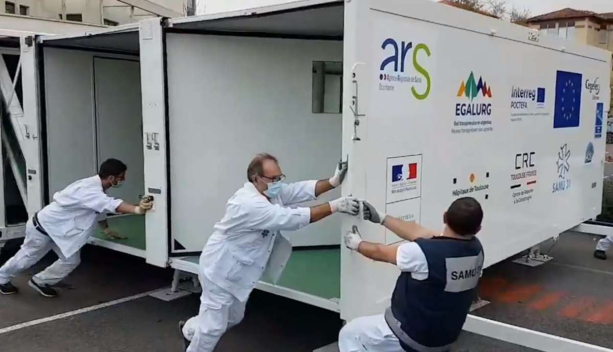 Bayonne : le premier hôpital mobile totalement autonome peut accueillir jusqu'à 18 patients en réanimation.