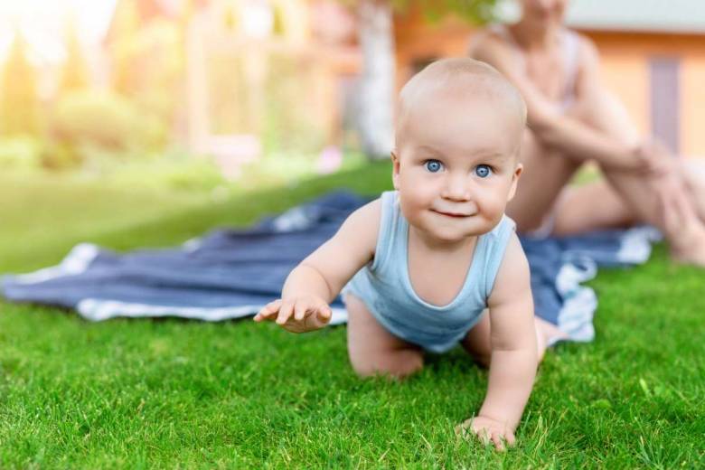 Les aires de jeux naturelles (avec des plantes et de la terre) renforceraient les défenses immunitaires des enfants