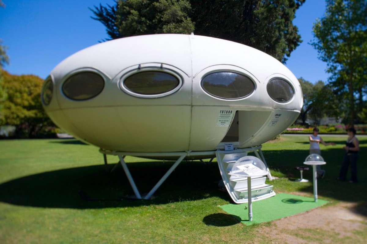 Futuro : une petite maison en forme de soucoupe volante à vendre au plus offrant