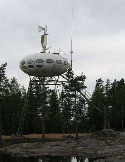 Futuro : une petite maison en forme de soucoupe volante à vendre au plus offrant