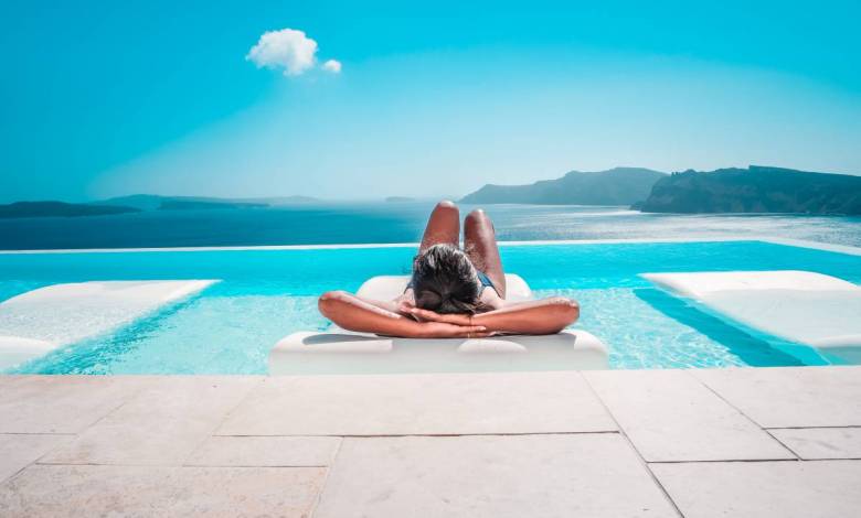 Testeur de villas de luxe, gardien d'une île paradisiaque, regarder des séries... Voici 10 jobs de rêve !