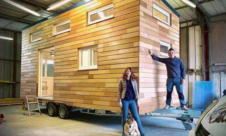 Tiny House : un couple de jeune ornais construit une adorable mini-maison sur roues