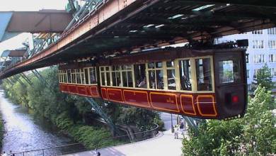 Wuppertaler Schwebebahn : : le premier train suspendu se trouve en Allemagne et il est toujours en fonction depuis 120 ans !