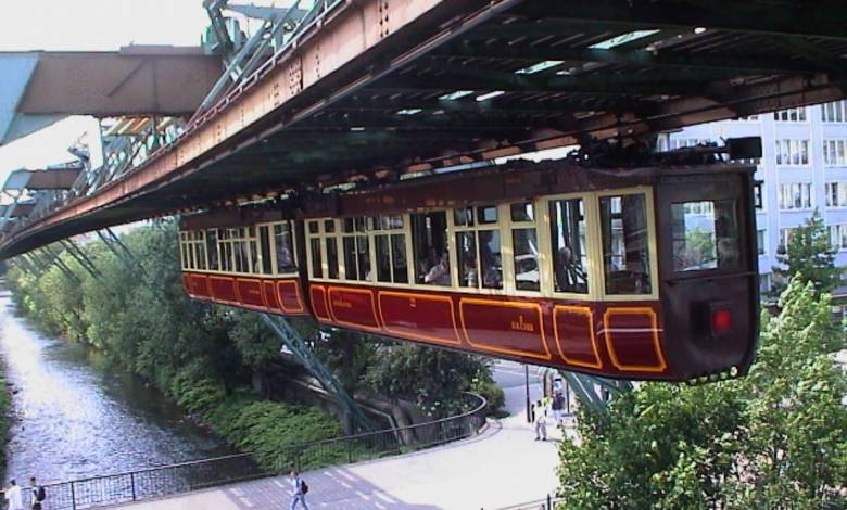 Wuppertaler Schwebebahn : : le premier train suspendu se trouve en Allemagne et il est toujours en fonction depuis 120 ans !
