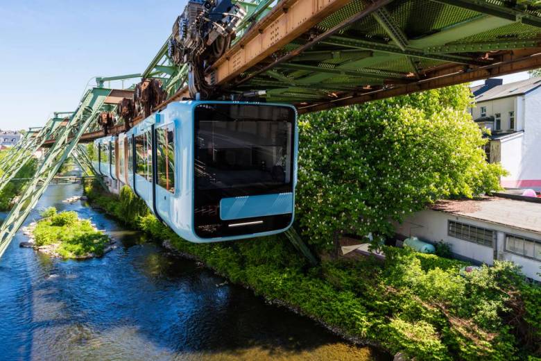 Wuppertaler Schwebebahn : : le premier train suspendu se trouve en Allemagne et il est toujours en fonction depuis 120 ans !