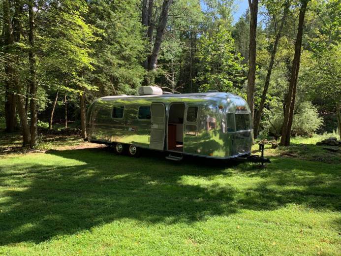 Un couple transforme d'anciennes caravanes Airstream en luxueuse Tiny House !