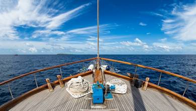 Mais au fait, pourquoi dit-on bâbord ou tribord sur un bateau?