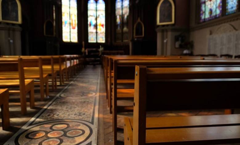 Pour dénoncer la fermeture des cinémas, le Lux de Caen projette dans une église !