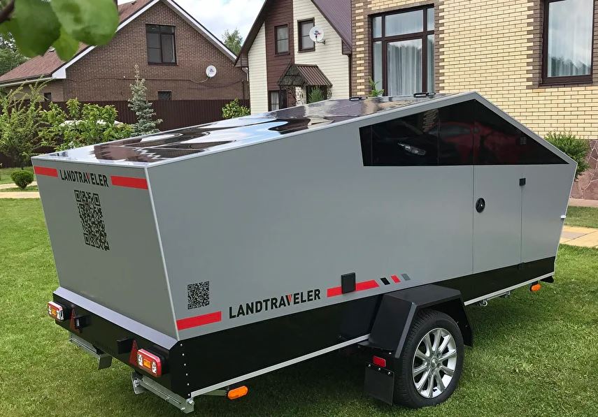 LandTraveler : le Tesla Cybertruck à aussi le droit à une caravane !